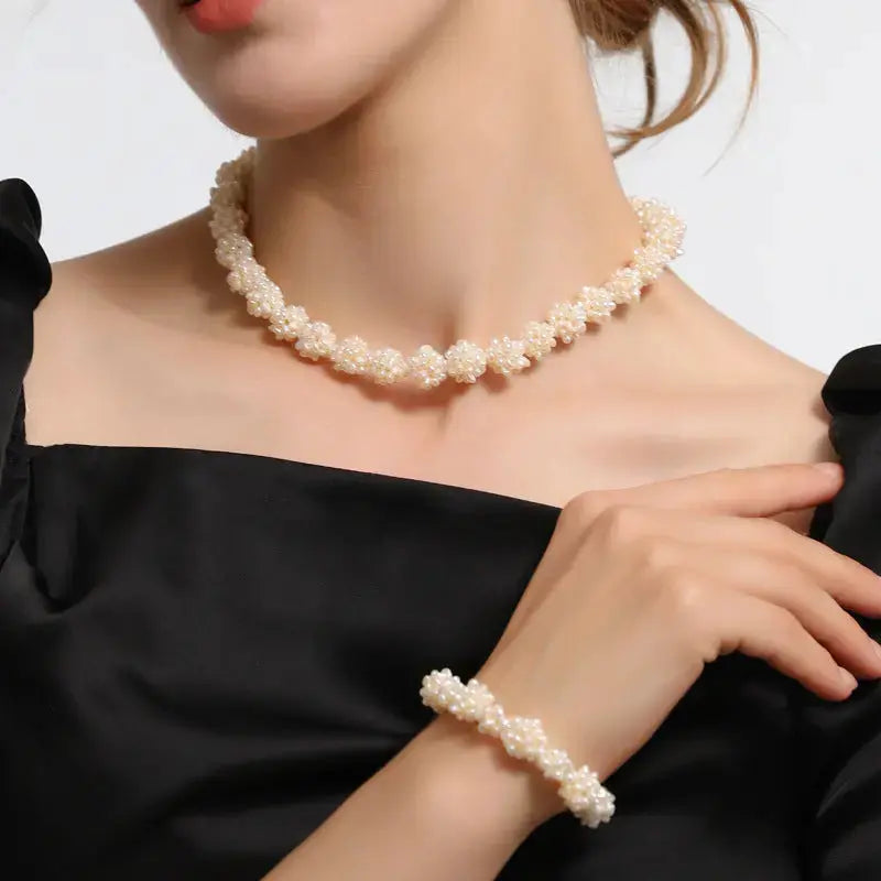 Baroque flower-shaped pearl necklace set.Bold Nature. Unapologetic Style. TWINKLE QUEEN