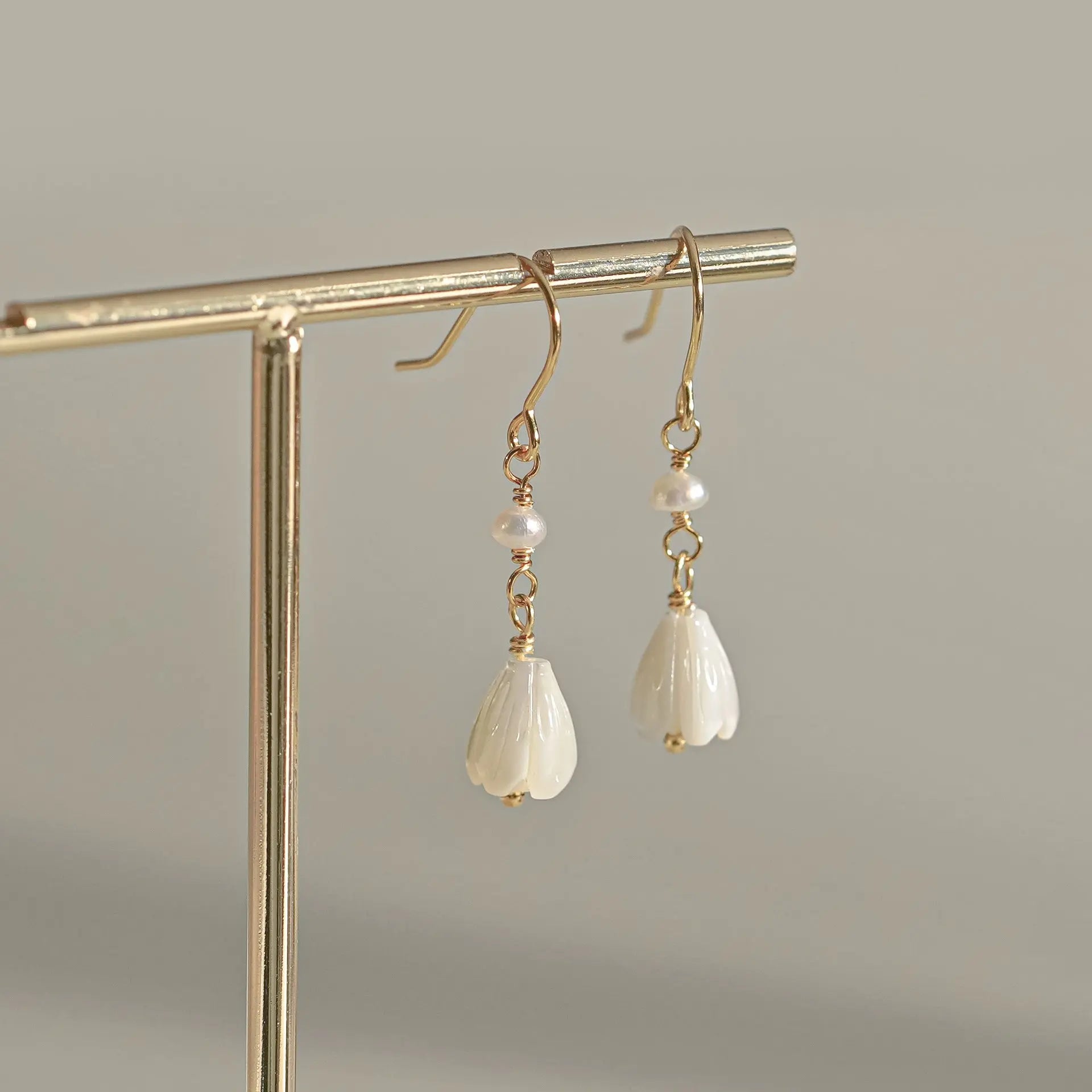 925 Sterling Silver Natural Pearl Shell Orchid Earrings Women's French Retro Earrings Niche Design New TWINKLE QUEEN