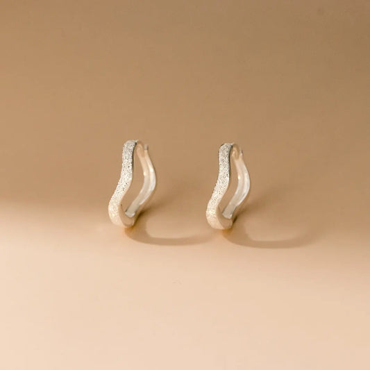 S925 Sterling Silver Simple ins Storm Wave Satin Ear Buckle Fashionable High-end Ear Jewelry for Women