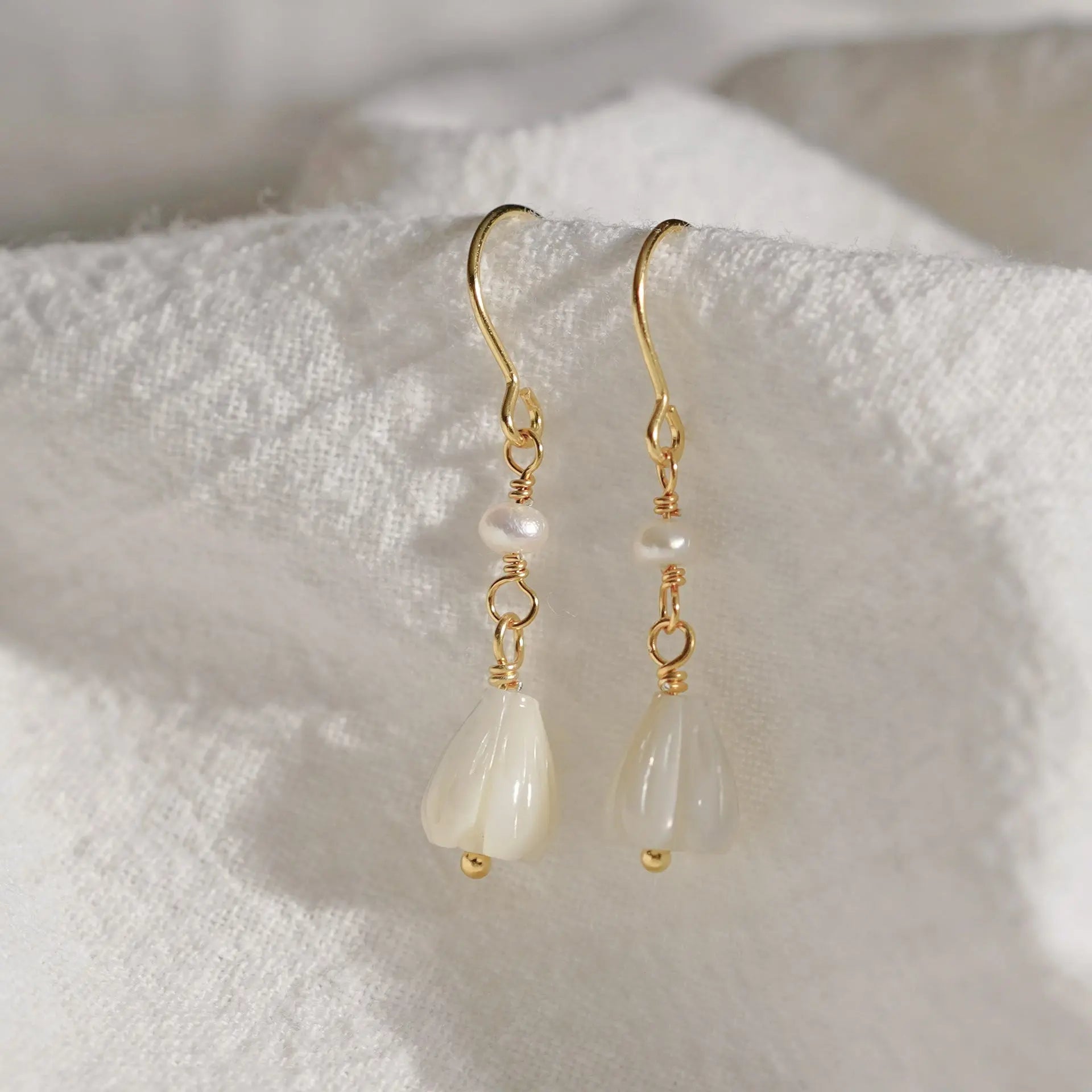 925 Sterling Silver Natural Pearl Shell Orchid Earrings Women's French Retro Earrings Niche Design New TWINKLE QUEEN