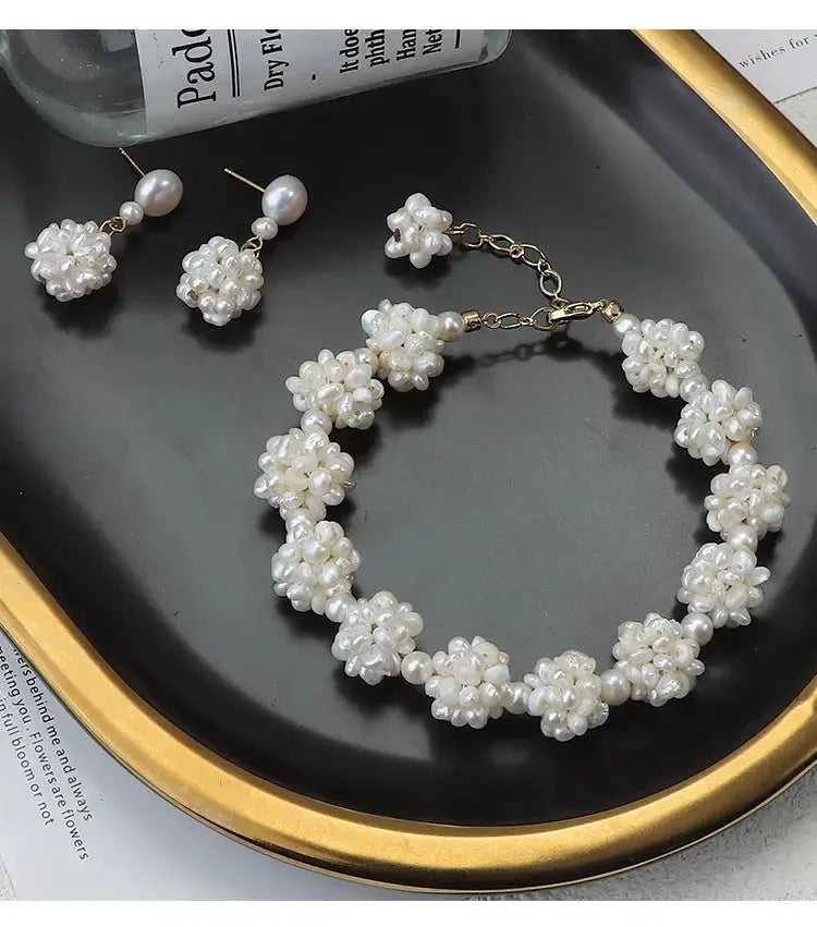 Baroque flower-shaped pearl necklace set.Bold Nature. Unapologetic Style. TWINKLE QUEEN