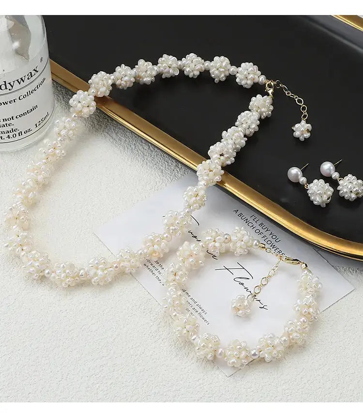Baroque flower-shaped pearl necklace set.Bold Nature. Unapologetic Style. TWINKLE QUEEN