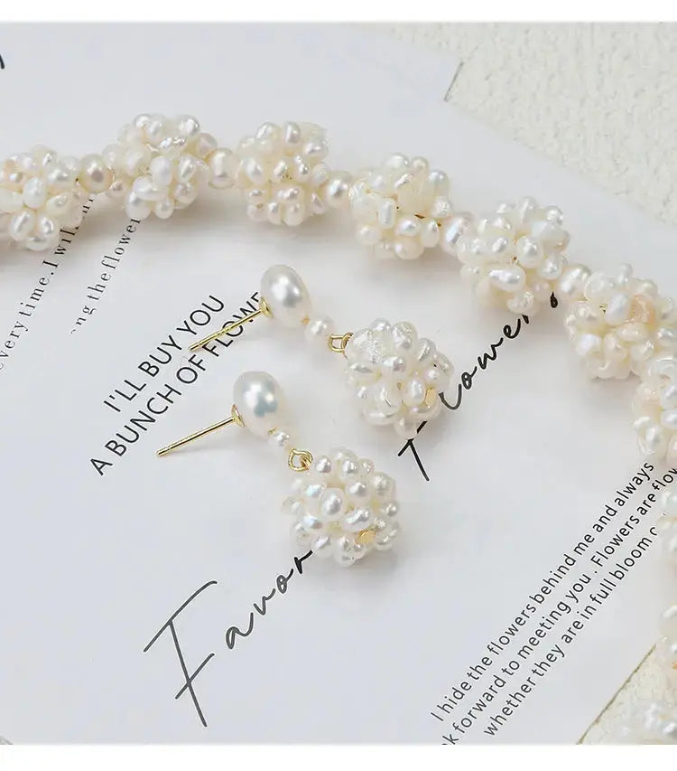 Baroque flower-shaped pearl necklace set.Bold Nature. Unapologetic Style. TWINKLE QUEEN
