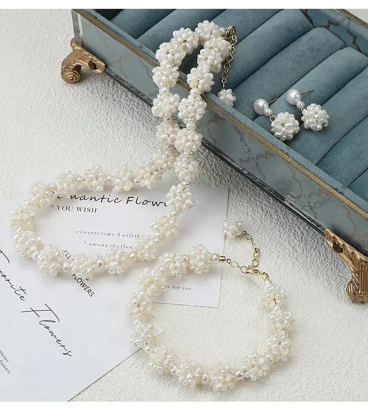 Baroque flower-shaped pearl necklace set.Bold Nature. Unapologetic Style. TWINKLE QUEEN