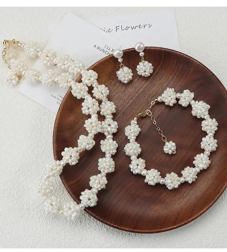 Baroque flower-shaped pearl necklace set.Bold Nature. Unapologetic Style. TWINKLE QUEEN